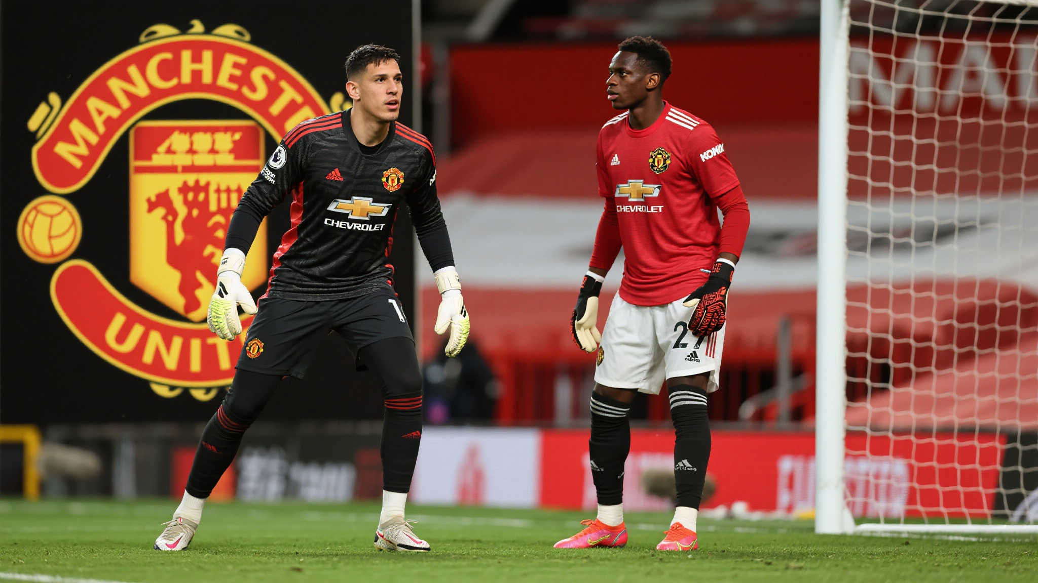 首发门将疑云:大马丁确认赴曼联,奥纳纳坚守不离 首发门将疑云:大马丁确认赴曼联,奥纳纳坚守不离